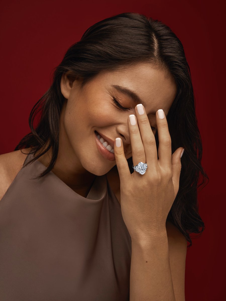 Sergiosjewelers's tweet image. Soft smile, commanding stone. 

#ChristopherDesigns #SergiosJewelers #EllicottCity #ShopEllicottCity #FineJewelry