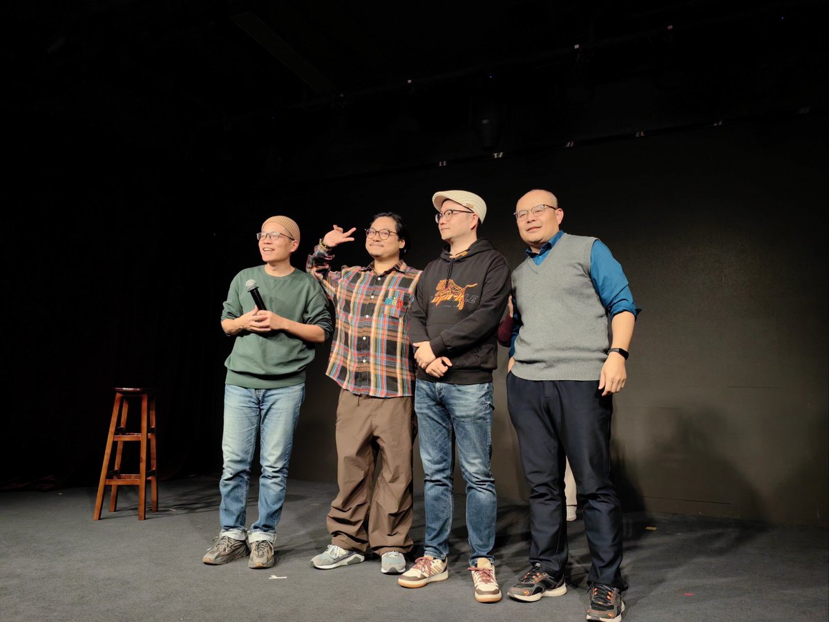 Brahmi888's tweet photo. 今晚脱口秀现场笑到我腮帮子酸！演员甩梗比外卖小哥还快，观众席差点笑出集体腹肌 谁懂这种快乐！ https://t.co/RZmiEGYkbZ