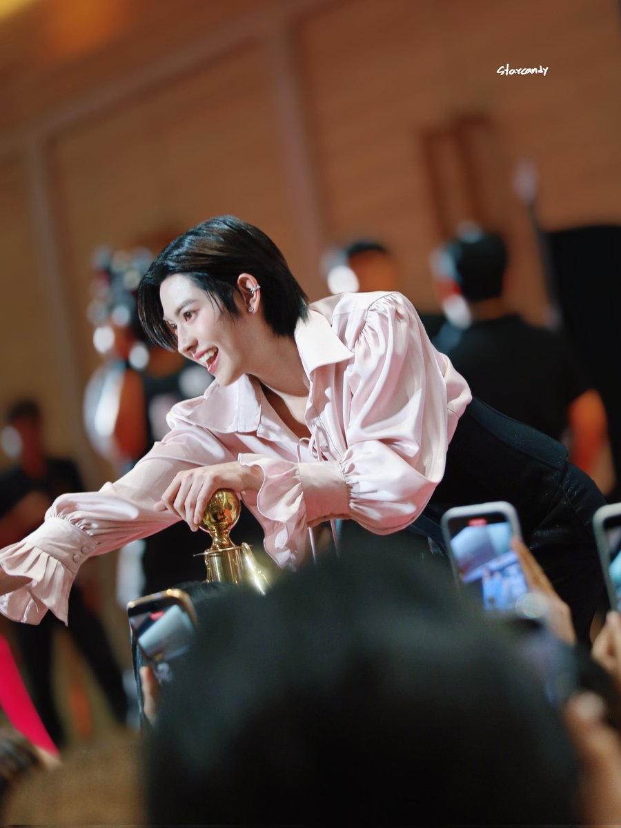 ไม่แปลกมั้ยที่ผู้ชายจะเรด้าพัง ก็ยัยนี่สวยน้อยที่ไหนล่ะ หวงว่ะบี๋