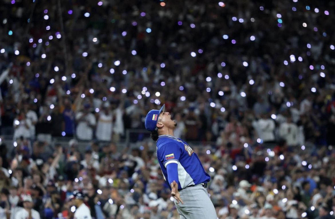 Daniel Palencia representa los sueños de cada joven que sueña con grandeza, con tocar la gloria eterna.

Gracias por dejar en alto a San Carlos y Cojedes. Como concejal elevaré mi voz para que se te otorgue la Orden Joven Ejemplar y el Botón de la ciudad de San Carlos 🇻🇪⚾️