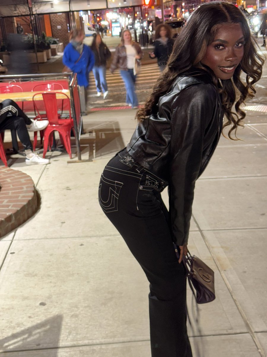 nyaawestbrookss's tweet photo. Hotter than a spoon in a Crack house on payday 💜
I’m 29 today 🥳♓️ #PiscesSeason #LastYearInMy20s https://t.co/igTgcUNWnt