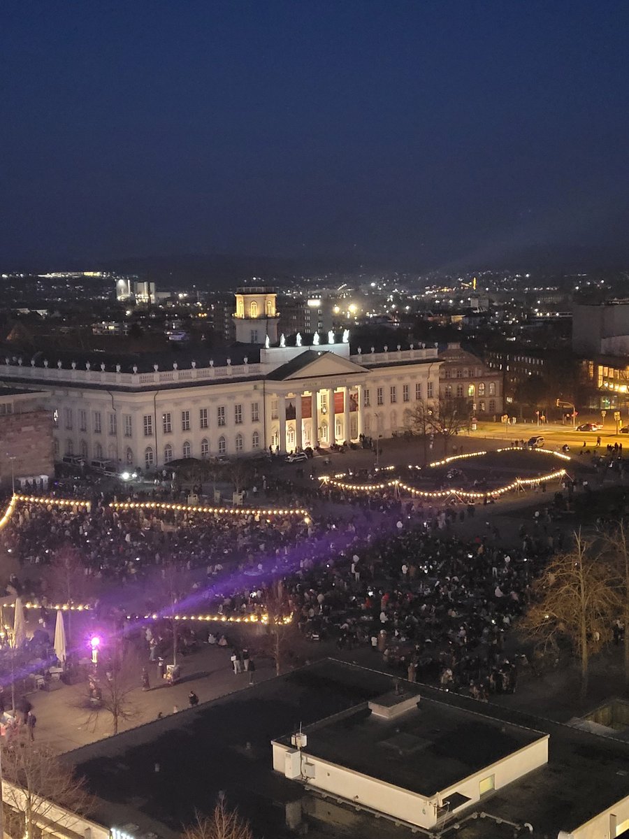 Revolt_0105's tweet photo. #Ramadan_2026 
Gemeinsames #Fastenbrechen in #Kassel 🕊❤️ 
- Ich würde schätzen das es ca. 4000 Menschen sind. https://t.co/0WkMan9njz