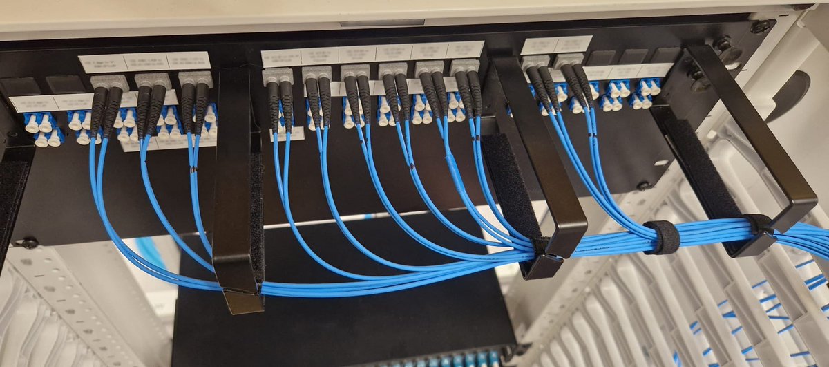 ruimelo's tweet photo. Every email, stream, or AI chat depends on unseen networks working flawlessly. Our work with MicroLEDs aims to make datacenters more efficient, reliable, and sustainable as demand grows. See what’s coming next: https://t.co/ebZ3jdJwNX 
#Datacenters #AIInfrastructure https://t.co/7uShsEwvgb