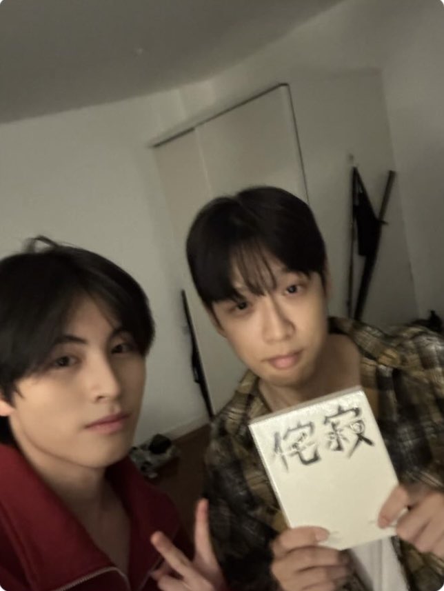 mamohyung's tweet photo. น้องเอเอซื้อหนังสือ “侘寂 แด่ความไม่สมบูรณ์แบบของชีวิต” ให้พี่เน็กซ์เป็นของขวัญวันเกิด 📚

⭐️ หนังสือจะเกี่ยวกับการลดความคาดหวังที่ต้องสมบูรณ์แบบในทุกด้านของชีวิตและให้มองหาความสุขจากสิ่งที่อยู่รอบตัว

,น้องเอเอใส่ใจมากเลย 🥺
#AAashirakorn #NEXnattakit
#เน็กซ์อ่าน https://t.co/IkFFUSnef0