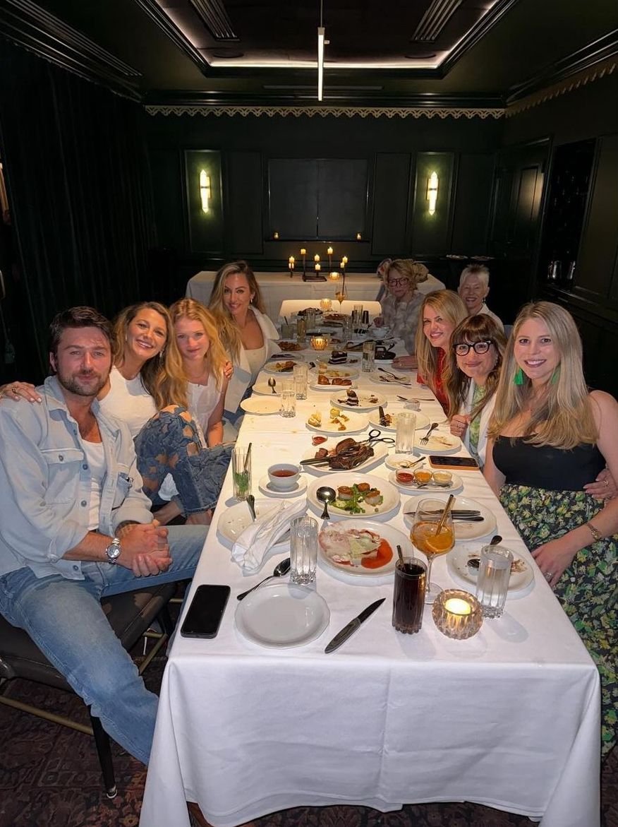 AssholeMedia tweet media