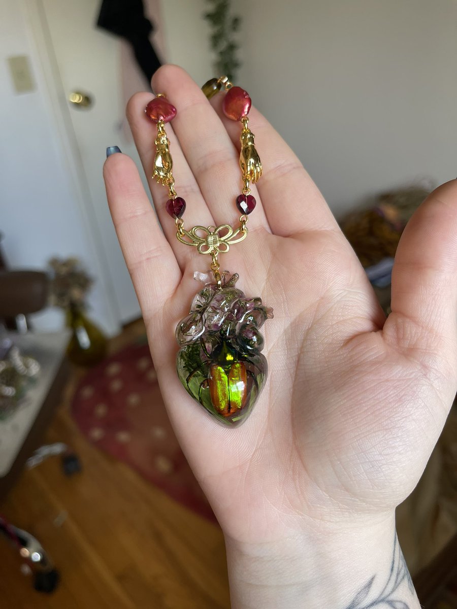 bug girl tweet media