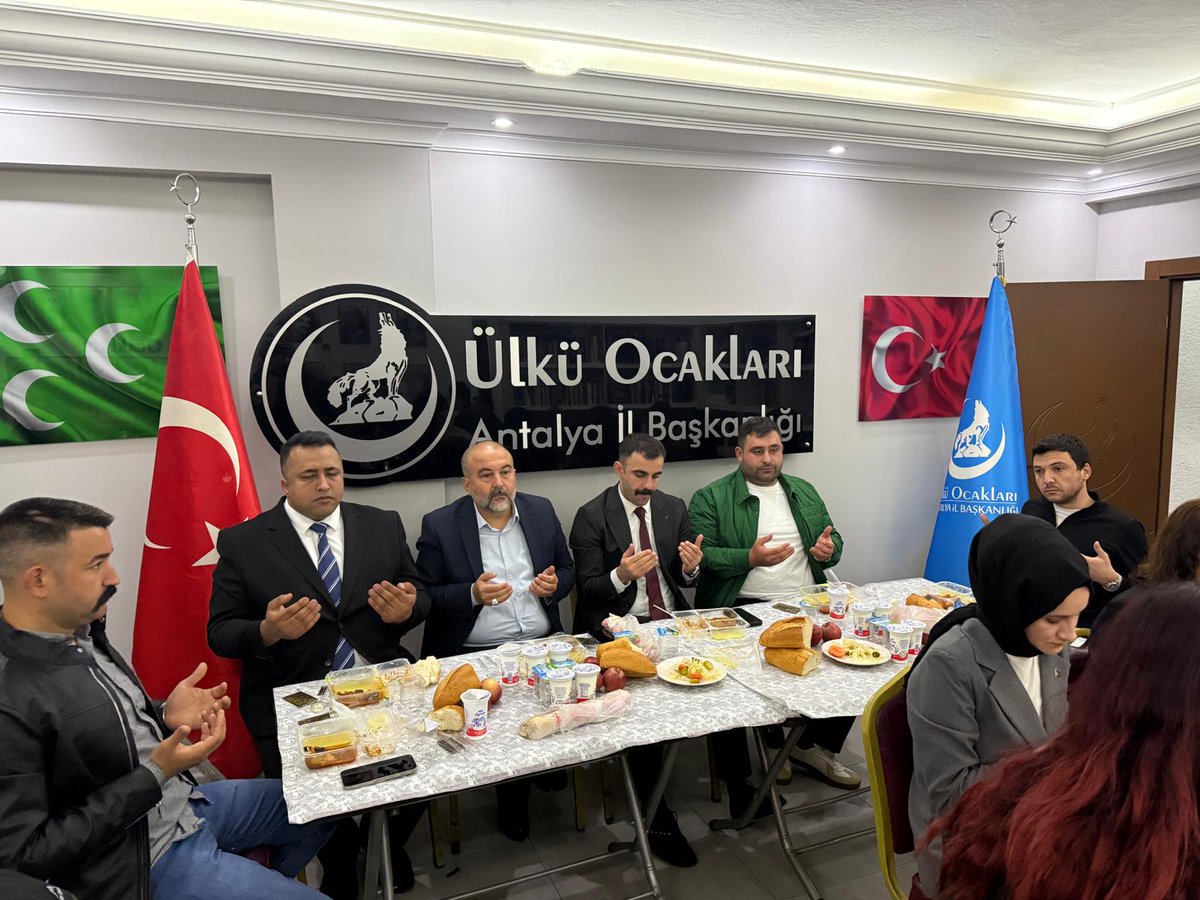 konyaaltiocak's tweet photo. Ülkü Ocakları Konyaaltı İlçe Başkanlığı olarak bugün iftarımızı kutlu ocağımızda gerçekleştirdik; Ülkü Ocakları Antalya İl Başkanımız Sayın Ömer Faruk Yıldırım’ın emir ve talimatlarını aldık. https://t.co/6gVou7P8cz