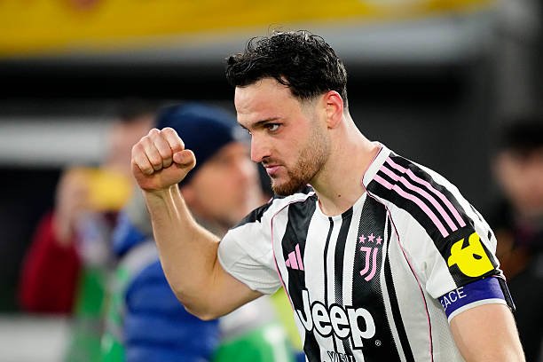 Yusmbonn tweet media