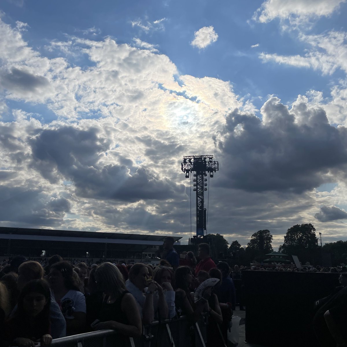 lydia¹⋆⁸¹ tweet media