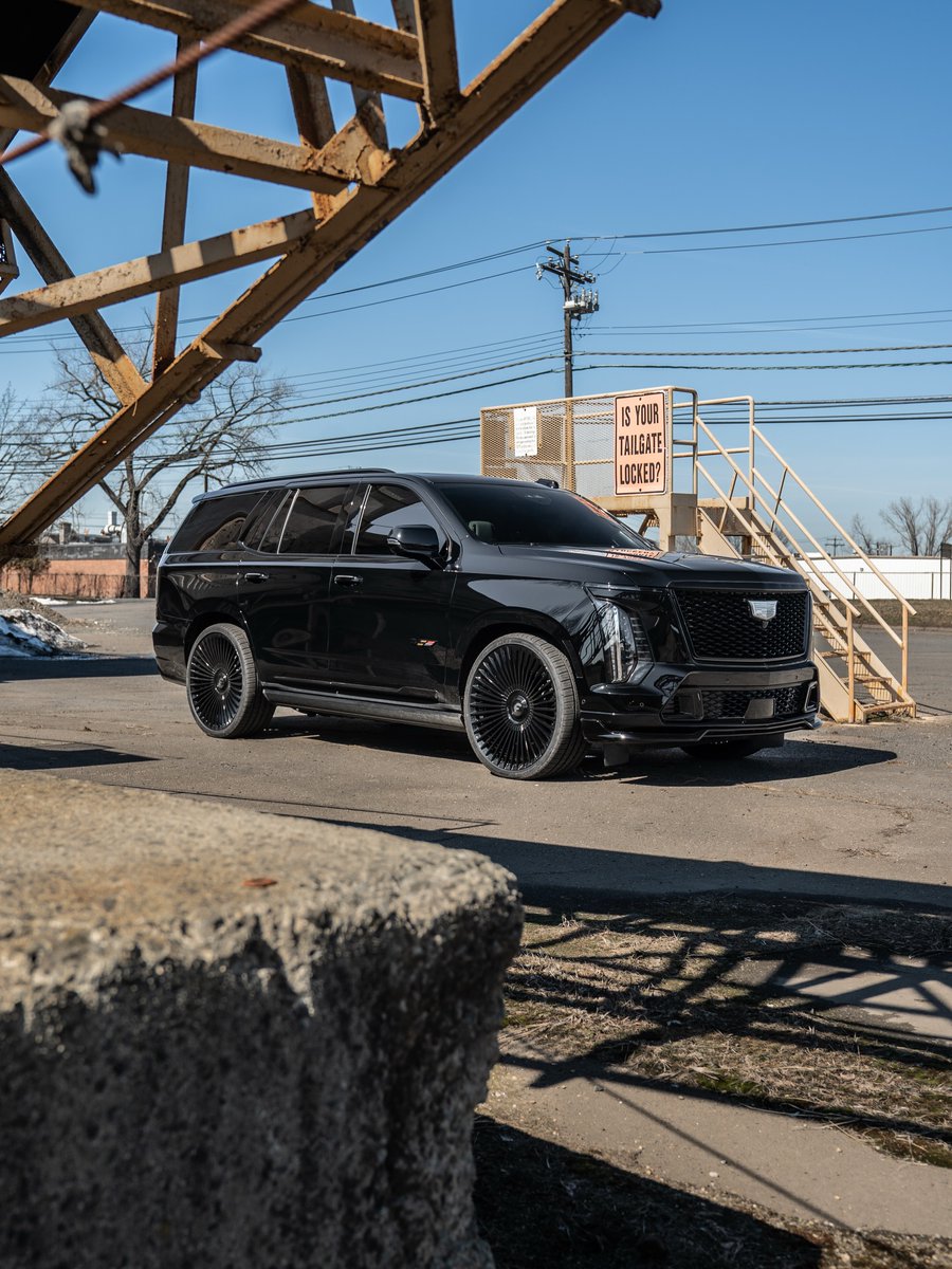autochat360's tweet photo. Blacked-Out Escalade🔥 https://t.co/8oLCyuMz4J