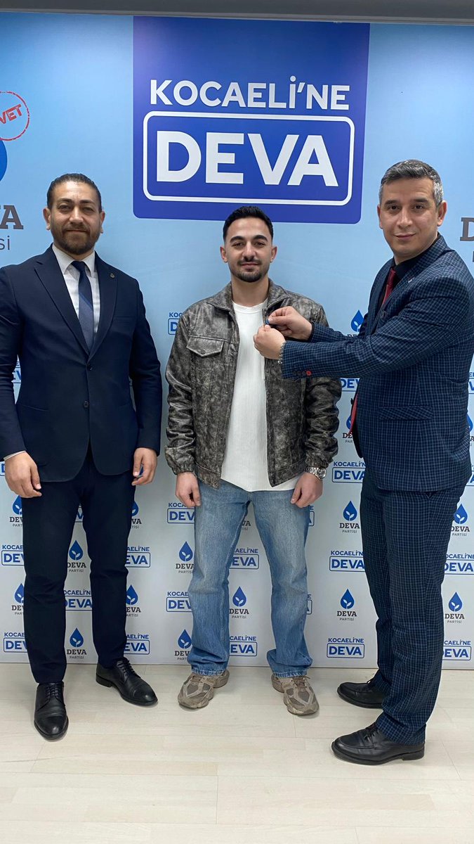 Sadece hayal kurmuyoruz; o hayalleri gerçekleştirecek azmi ve liyakati ortaya koyuyoruz.

​Müreffeh Türkiye davamızda, ailemize yeni katılan gençlerimizin heyecanı gücümüze güç katıyor. Büyüyen kadromuz, tazelenen enerjimizle duraksamadan çalışmaya devam ediyoruz.

​Yorulmak