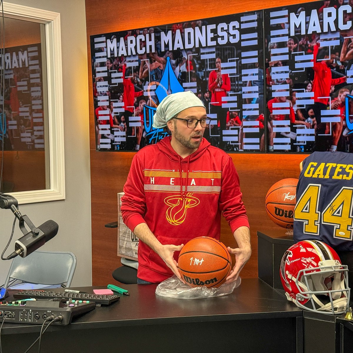 Ultimate Autographs tweet media