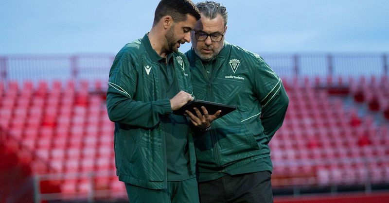 diariodejerez's tweet photo. El jerezano Carlos Sánchez será segundo de Sergio en el Cádiz CF https://t.co/SULGYtz670 https://t.co/JO27Hti6kt