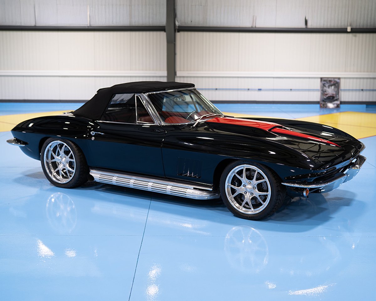 Barrett_Jackson's tweet image. Some legends never go out of style. From the Legacy on Wheels Collection, this custom 1967 @Chevrolet #Corvette Pro-Touring restomod convertible is powered by a 625hp LSX 427ci V-8 engine. Selling with No Reserve at the 2026 Palm Beach Auction.

More: bit.ly/PB26TW-1967Che…