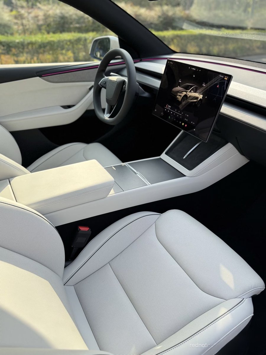 Tesla Model Y L’s Zen Gray interior looks sleek!