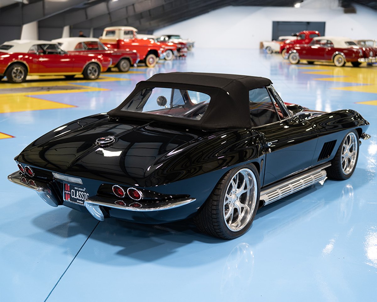 Barrett_Jackson's tweet image. Some legends never go out of style. From the Legacy on Wheels Collection, this custom 1967 @Chevrolet #Corvette Pro-Touring restomod convertible is powered by a 625hp LSX 427ci V-8 engine. Selling with No Reserve at the 2026 Palm Beach Auction.

More: bit.ly/PB26TW-1967Che…