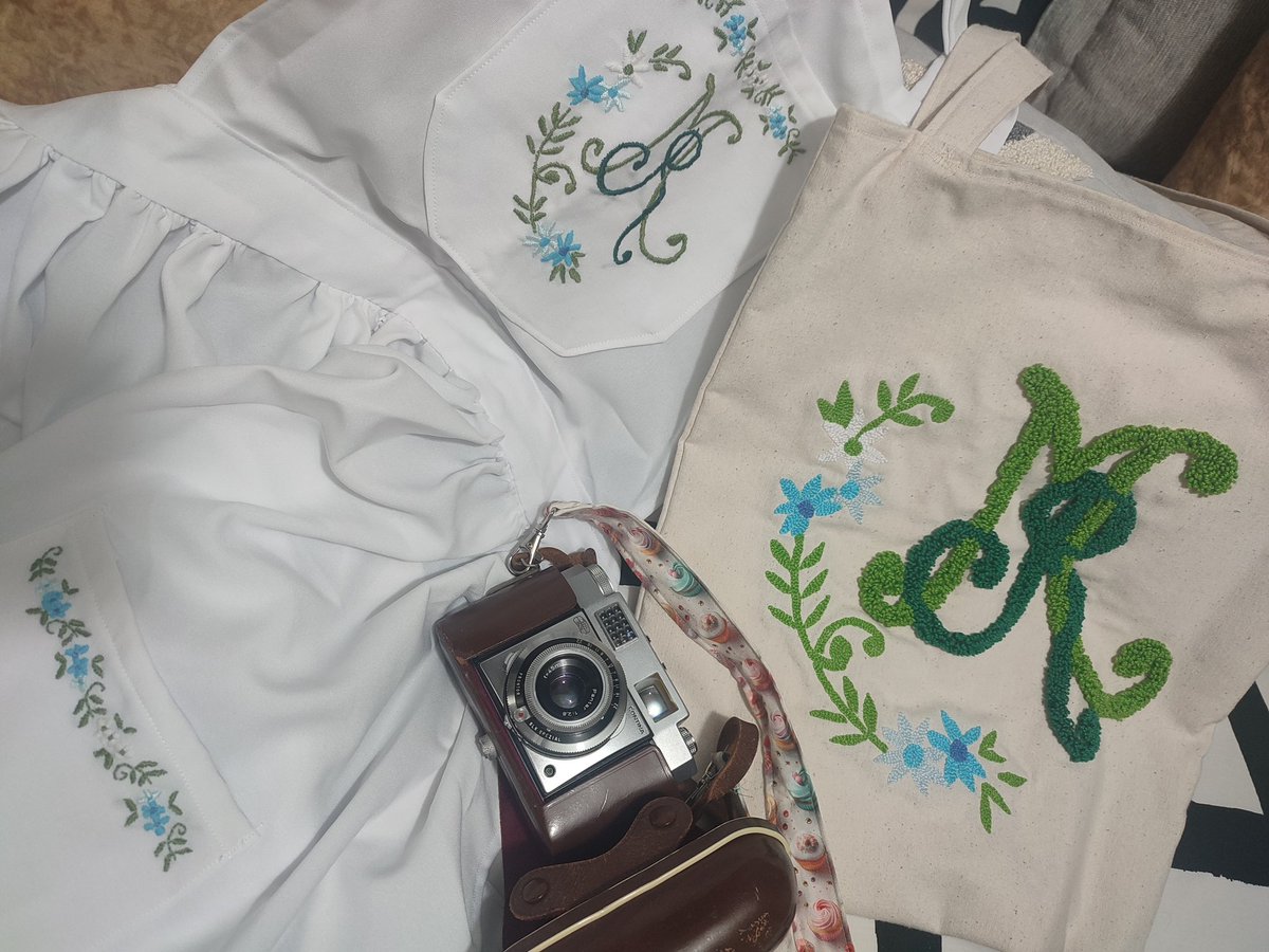 Estoy aquí con mis cosejas pensando: q necesidad de merchandising me traerá la nueva temporada de Fina Valero? Miedo me da 😅 (será esta la ocasión para q lo saque la novelita? T'imaginas?) Solo espero q no me dé tanto trabajo 😆