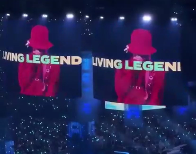 annepmo's tweet image. Koreans acknowledge him as the living legend. Same with IU. They don't need western validation and a fandom of cult for the public to acknowledge them.