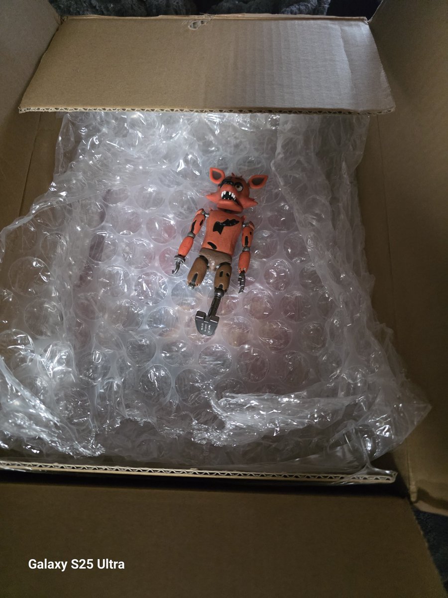 GaymerPwuffy's tweet photo. I got some goodies from @FazBearCollects and they came in today! So excited to have an official Glow-in-the-Dark Foxy figure. Also, got a little freebie. 🫶✨️ https://t.co/miRdCna4AM