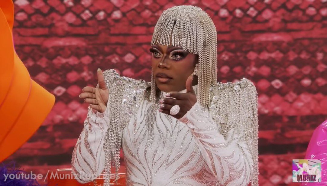 i just removed all the stickers off my macbook (apart from one) and now i feel like my frontal love has developed #itsneverthatdeep