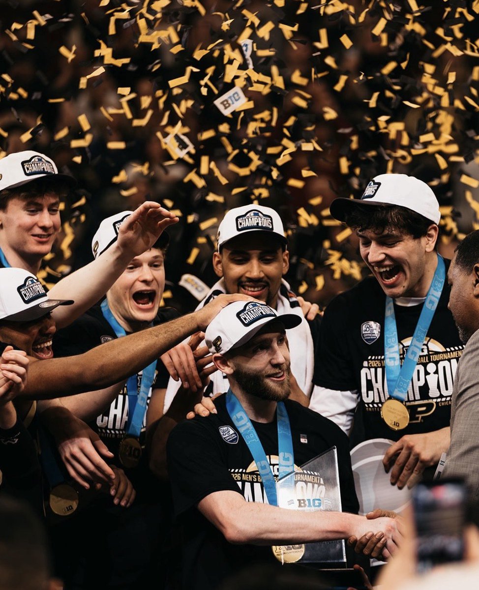 BoilerBurner1's tweet photo. FRESHMAN: Honorable mention all-B1G
SOPHOMORE: 1st team All-B1G, Cousy award finalist 
JUNIOR: B1G Player-of-the-Year, 1st Team All-American, Cousy award winner
SENIOR: 1st team All-B1G, BTT Most Outstanding Player, 1st Team All-American. 

2 assists away from the all-time assists record and 5️⃣ rings (and counting). 

Quite the career for the 198th ranked HS recruit. 

3️⃣🐐