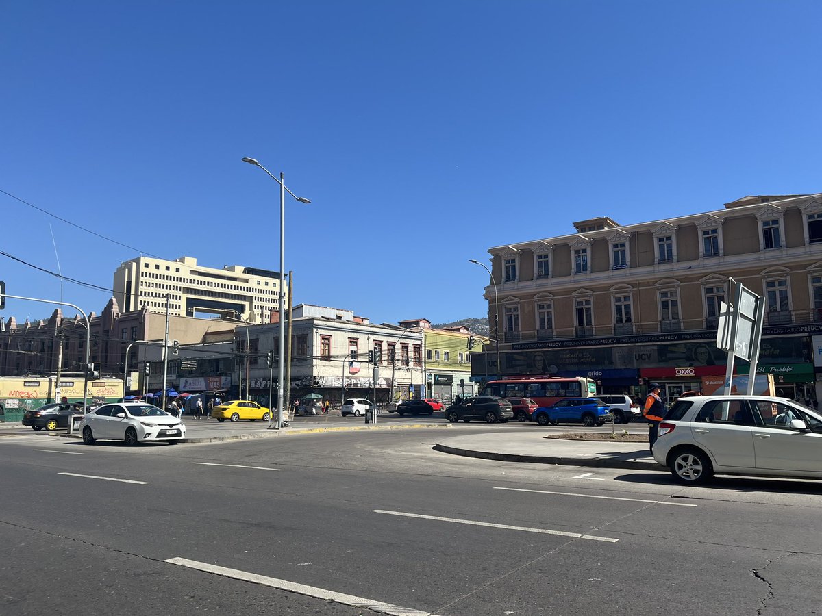TiTiEGGs's tweet photo. #Valparaíso está pobre cabra trabajando a TODO SOL https://t.co/DHIAAcEt5g