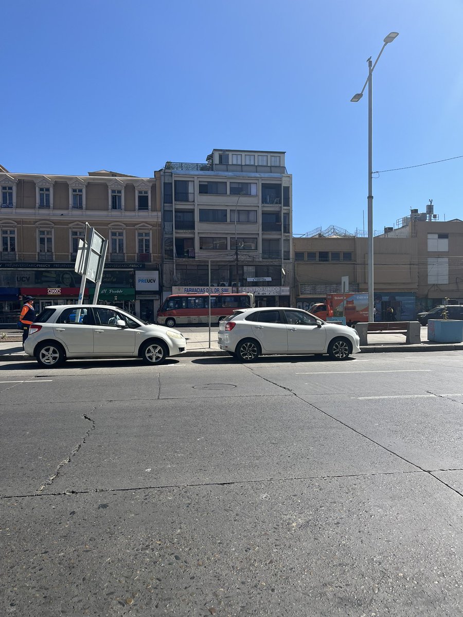 TiTiEGGs's tweet photo. #Valparaíso está pobre cabra trabajando a TODO SOL https://t.co/DHIAAcEt5g