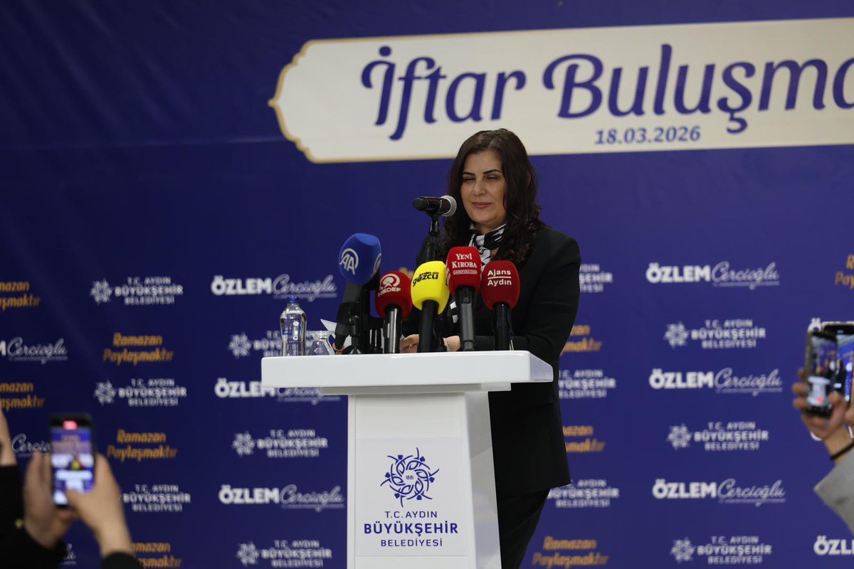 OZLEM_CERCIOGLU's tweet photo. Sayın Valimiz, İl Başkanlarımız, Milletvekillerimiz, Rektörümüz, Kaymakamlarımız, İl Emniyet Müdürümüz, İlçe Belediye Başkanlarımız, Meclis Üyelerimiz ve Muhtarlarımızla birlikte bereketli iftar sofralarımızda buluştuk.

Birlik ve beraberlik içerisinde Aydınımıza hizmet etmeye devam edeceğiz.