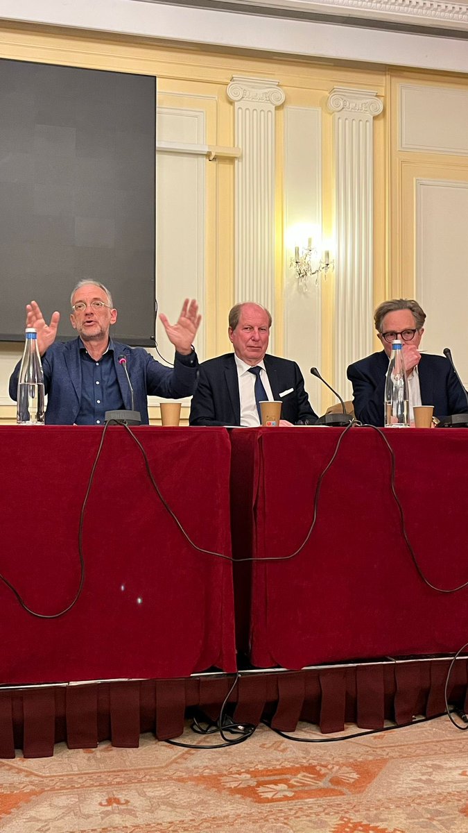 Le Laboratoire de la République tweet media