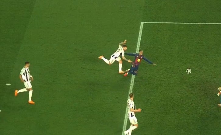 UTD_MNM's tweet image. PENALTY TO BARCELONA!!!

WHAT WAS TRIPPIER THINKING?!?!

#BARNEW | #UCL