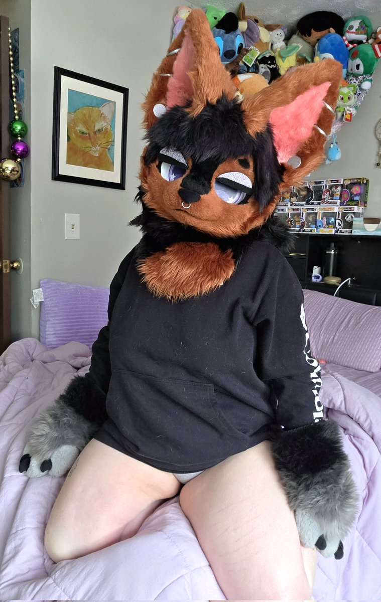 EmberPup528's tweet photo. Will you give her Belly Rubs? 🥺💕

#furryAD #curvy #belly #hot https://t.co/pE3lwr3hSy