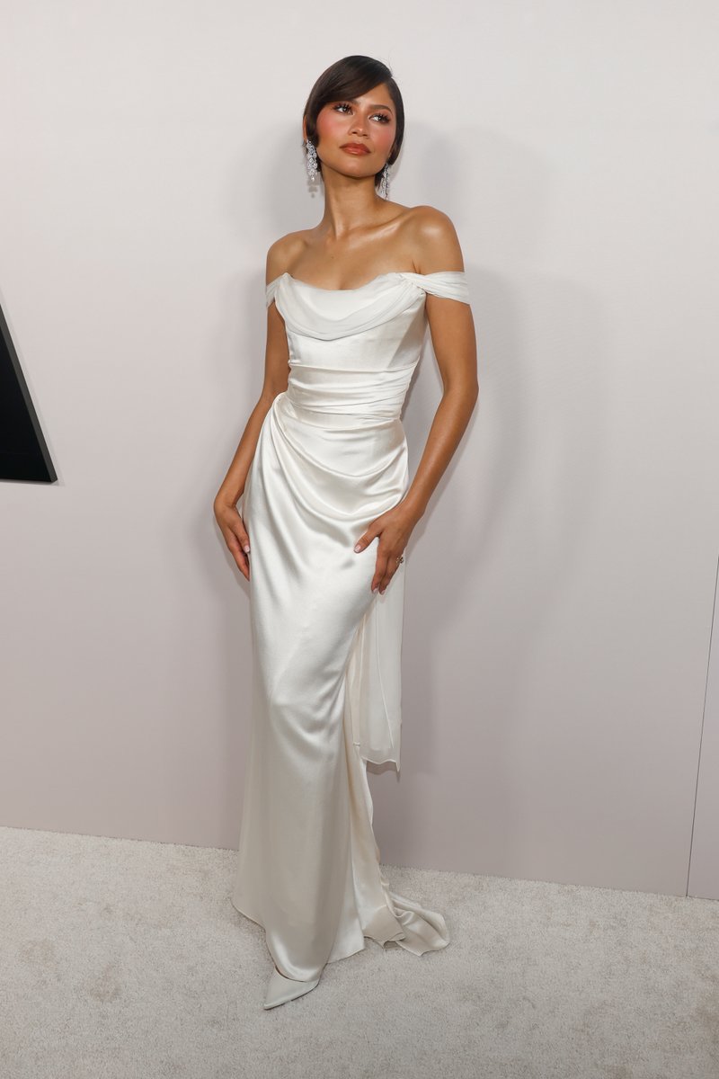 Complex Style tweet media