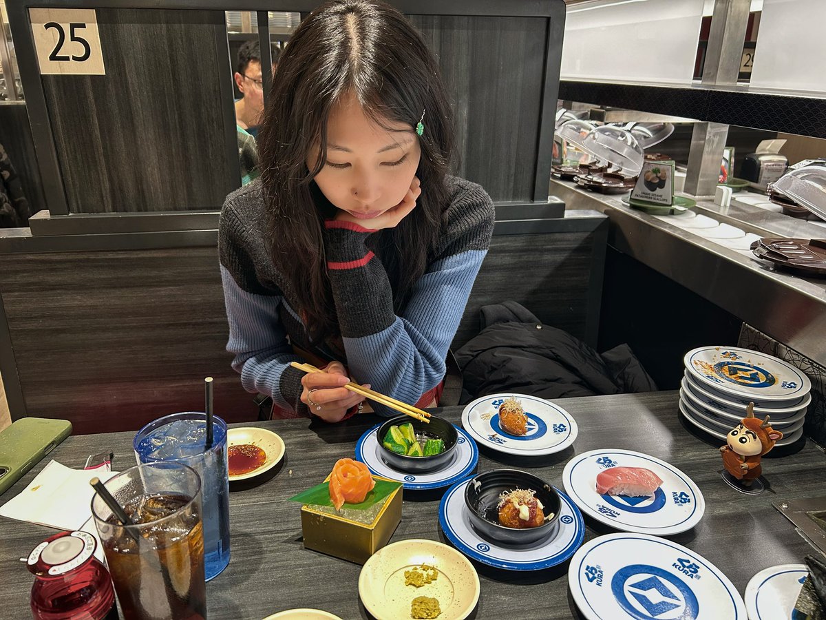 cher ☭ tweet media