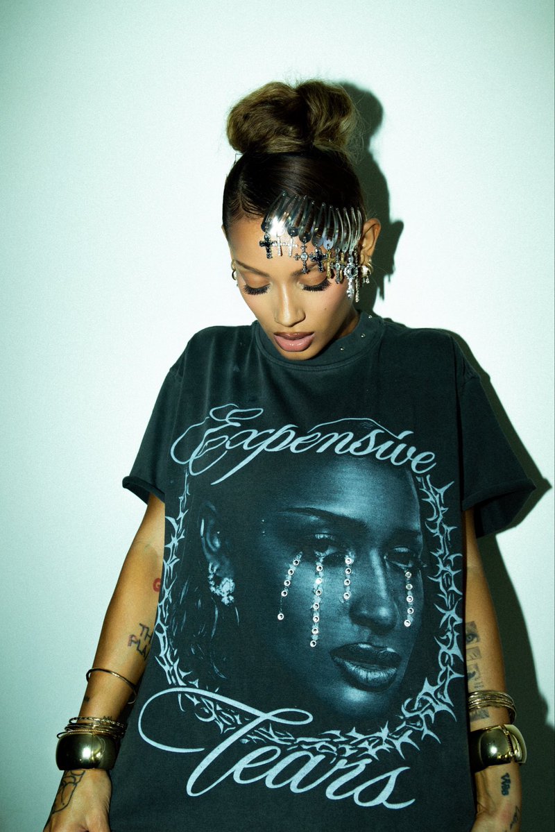 Danielle 🤍 tweet media