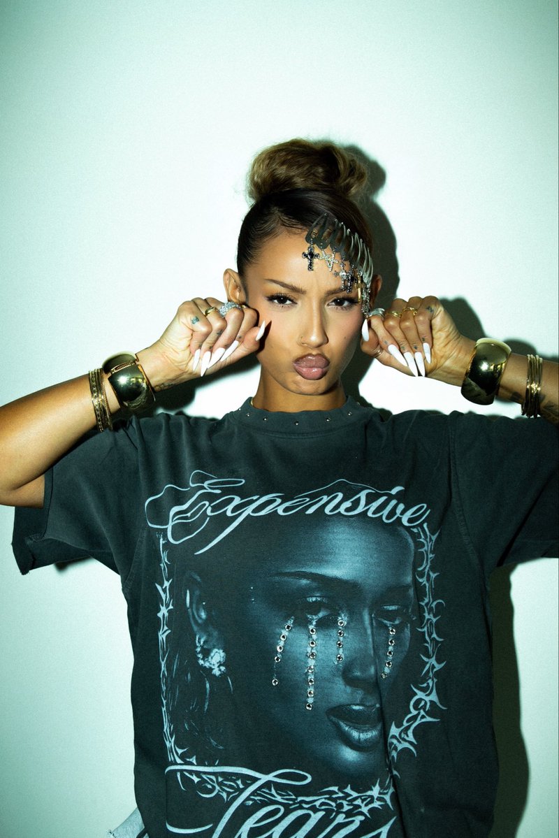 Danielle 🤍 tweet media