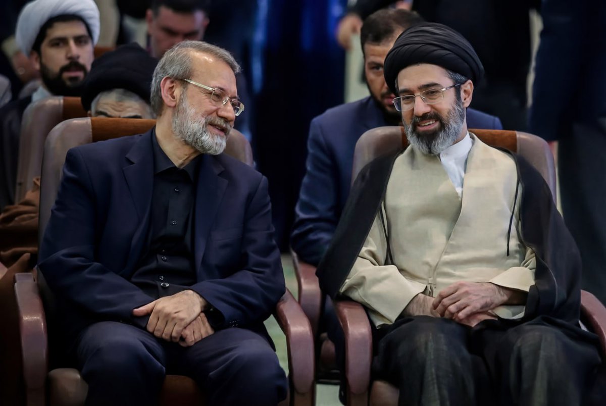 tr_MHamaney's tweet image. Büyük bir teessürle; Yüksek Ulusal Güvenlik Konseyi Sekreteri ve Rehberlik Makamı’nın o konseydeki temsilcisi Sayın Dr. Ali Laricani’nin, değerli evladının ve bazı çalışma arkadaşlarının şehadetine dair acı haberi aldım. 

#MüctebaHamaney #AliLaricani #Hamaney