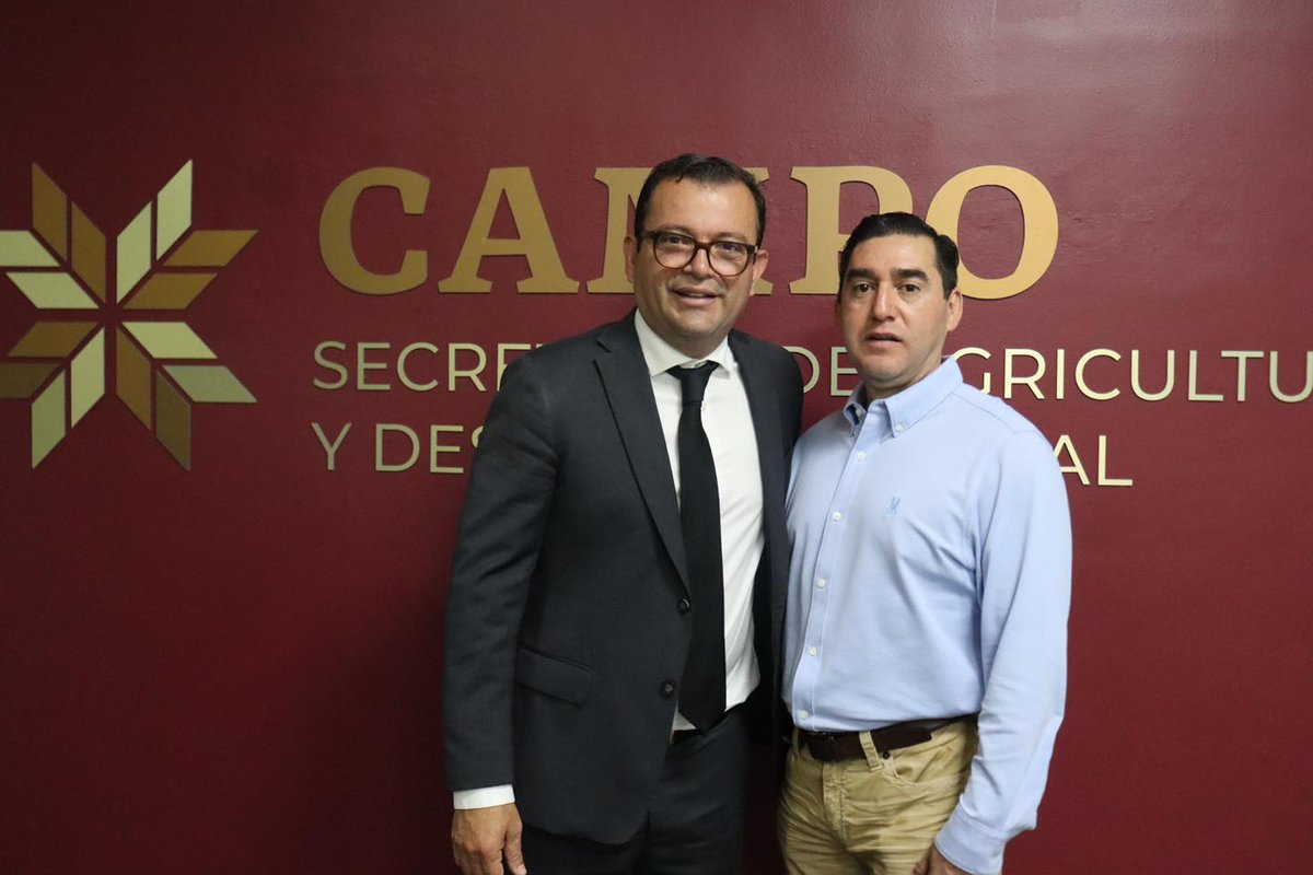 GlezNapoleon's tweet photo. El diálogo que suma, se transforma en acciones. 🌱

Hoy recibí al diputado Julián Nochebuena para seguir impulsando al campo con trabajo y compromiso. 💬

Avanzamos con el gobernador @juliomenchaca_  #ElHidalgoQueQueremos https://t.co/22w52Dtg0n