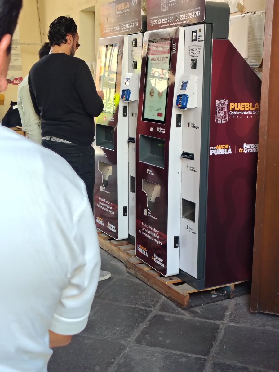 axioman05's tweet photo. Señores de finanzas solo hay 2 cajeros automáticos para realizar pagos en el registro público de la propiedad en la 7 norte, y uno no sirve, las filas son enormes, está bien que es un gobierno de austeridad, pero no exageren.

@Gob_Puebla 
@laredcincoradio https://t.co/riyfkZnw7P