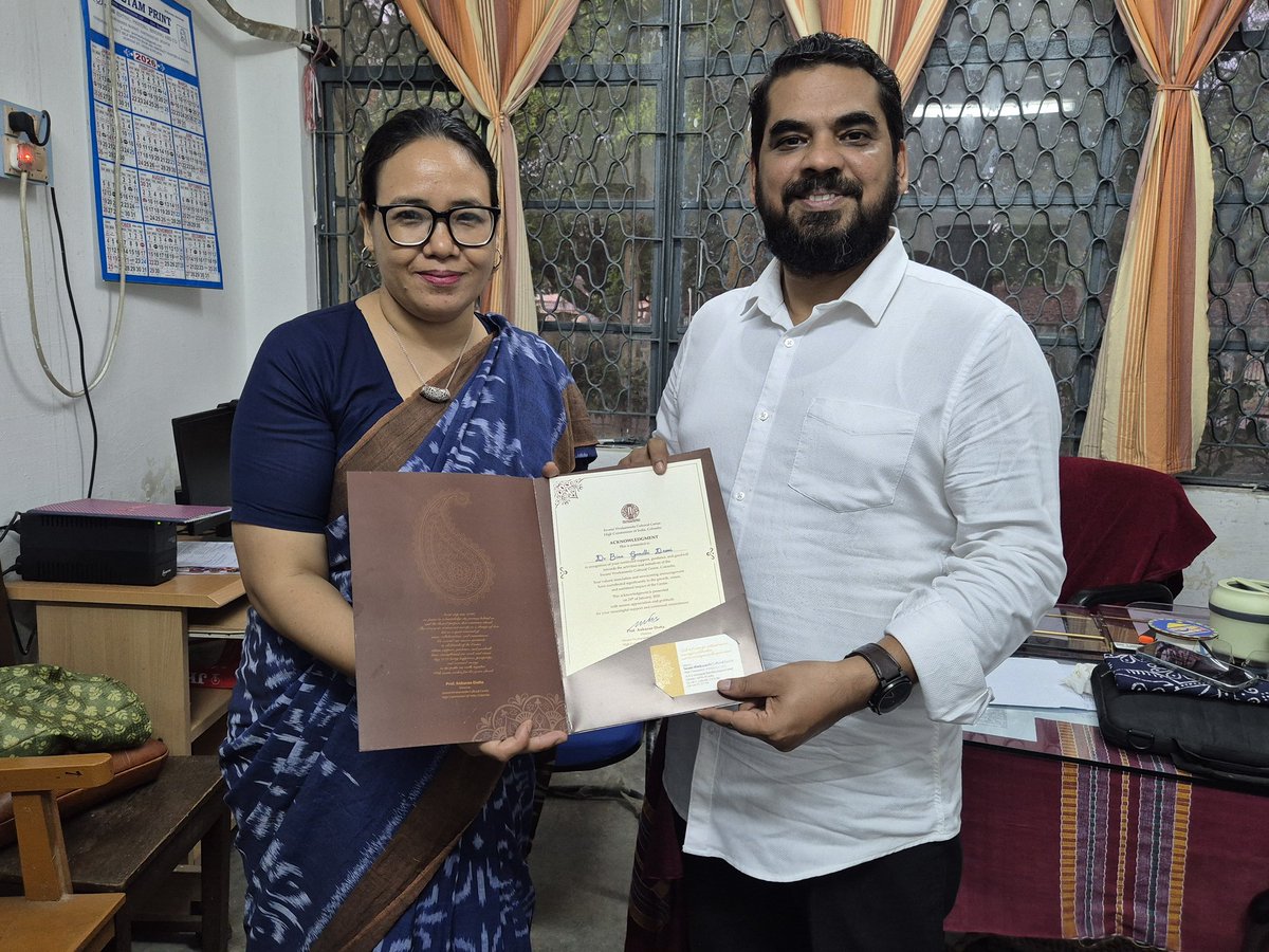 binagandhideori's tweet photo. Greatly honored to be acknowleged by the @iccr_colombo. Received the certificate from @ankurandutta Former Director, SVCC,Colombo. https://t.co/Q9jYZxz5L4