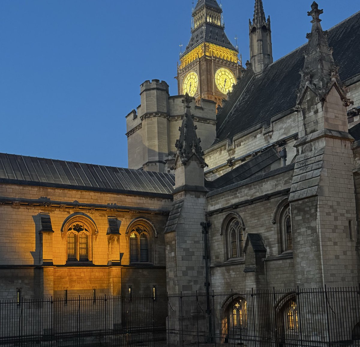 Adam Wren tweet media