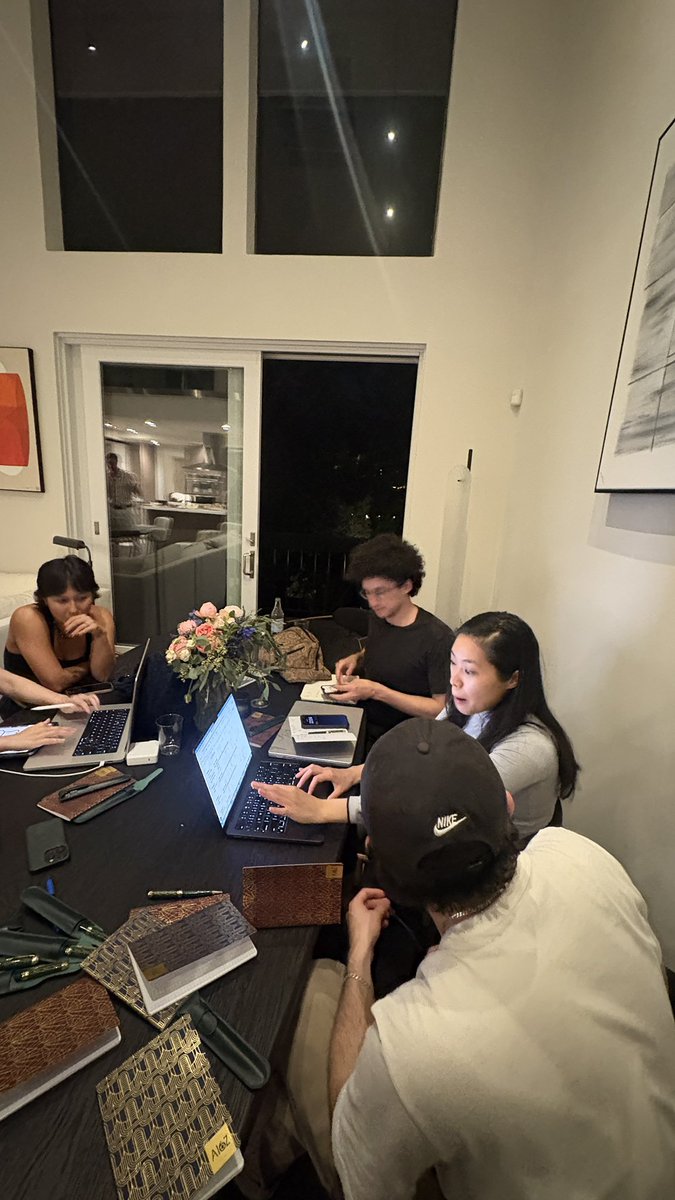 mg scott tweet media