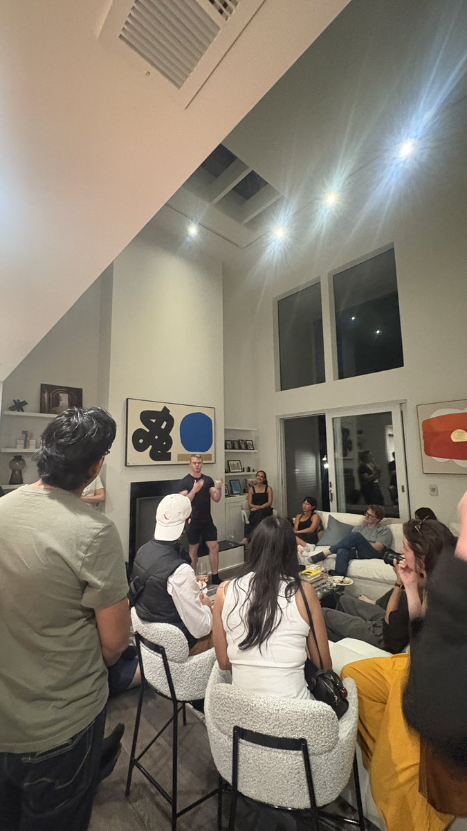 mg scott tweet media