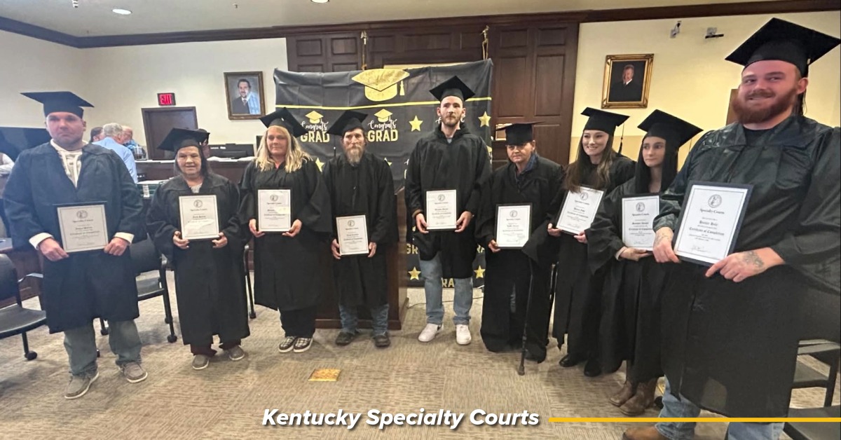 kentuckycourts's tweet image. 🎓 Specialty Courts in Johnson, Martin and Lawrence counties celebrate graduates achieving new beginnings! Learn more about Kentucky's treatment courts at kcoj.info/SpecialtyCourts #Recovery #RecoveryIsPossible