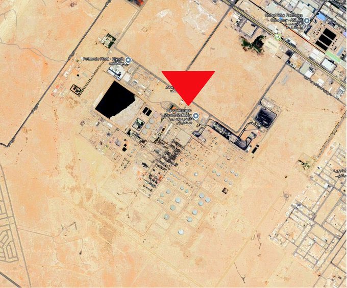 🇮🇷🇸🇦وفقًا لتحديد الموقع الجغرافي الأولي والتقارير المحلية، نجحت إيران في ضرب مصفاة شركة أرامكو السعودية الواقعة جنوب شرق الرياض