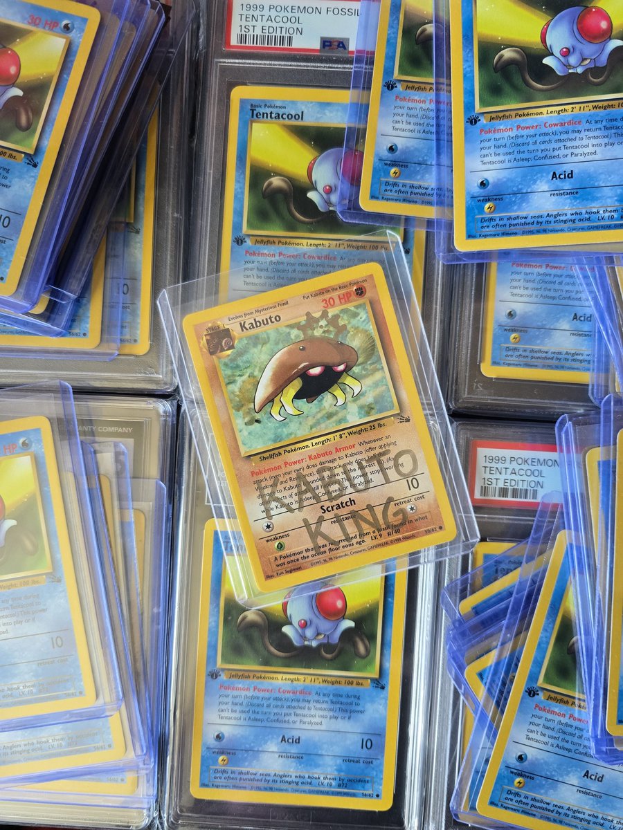 hotocrypto's tweet photo. Kabuto grail acquired! 👑 

This fits in so well with my collection! I'll be passing this card down generations as a family heirloom with my Tentacools. Thank you so much @KabutoKing_ ! 🤙

Now @PSAcard can I get this slabbed up to keep it safe? https://t.co/zjbqNAMfG2