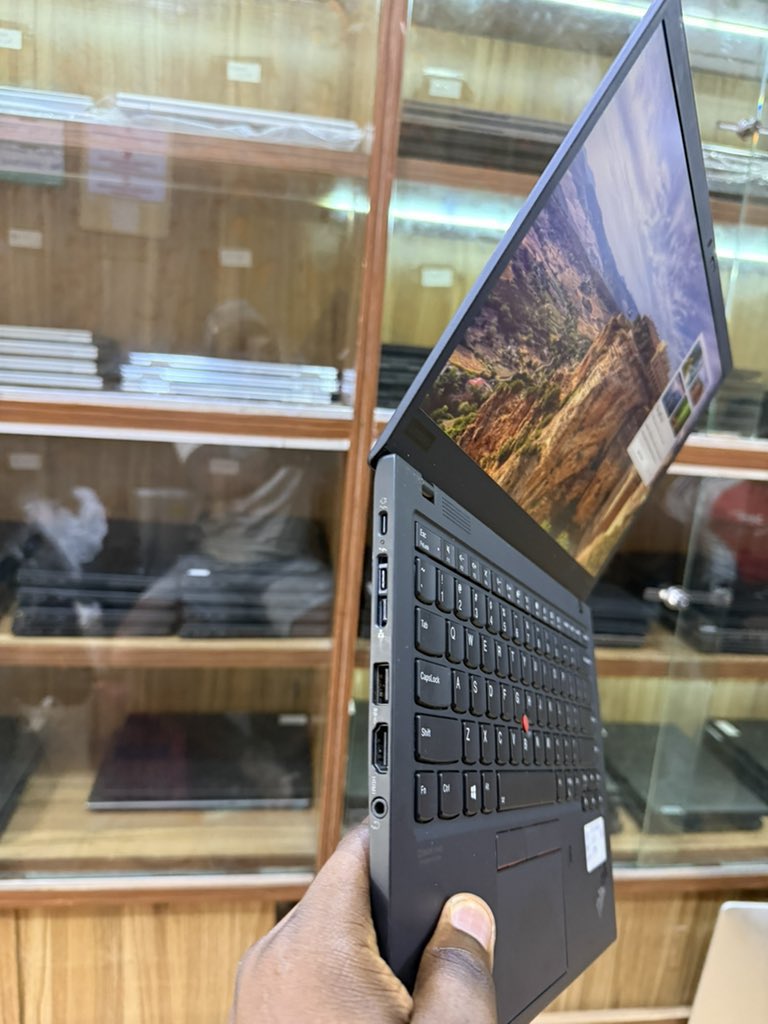 Geekglobaltech's tweet photo. 🇺🇸US Used
14inches
Lenovo X1 Carbon Available ! 
16gb ram | 512SSD
Core i7 8th Gen
Touchscreen
Keyboard Light
Fingerprint
Comes with a Charger
Good Battery Life

Price Now: ₦580,000 Only

To Place Order &amp; Delivery⤵
DM/Call/Whatsapp+2348132727945

Kindly Repost❤️

#GeekTech https://t.co/GrycKVZxfF
