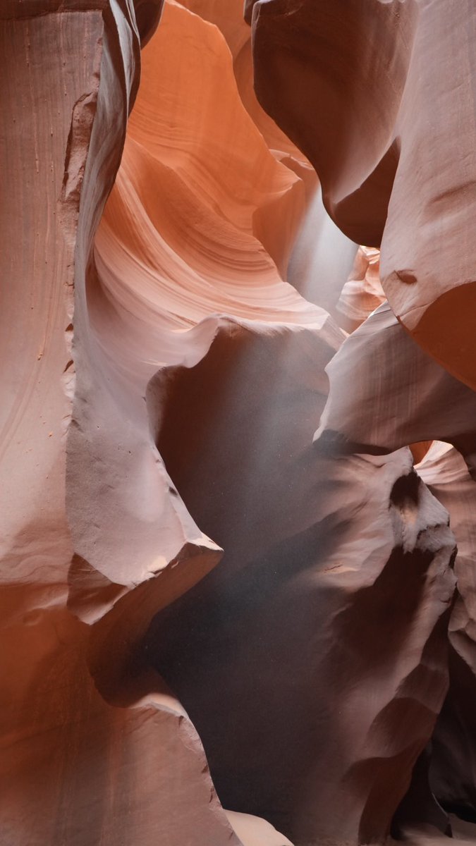 念願のアンテロープキャニオン
Windows壁紙でよく見る画面が目の前に👀
水と風によって一億年をかけて創造された誰にも描けられない芸術🎨