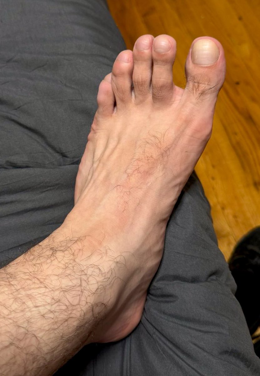 brotoesexposed's tweet photo. Need a pig to lick the stink off this foot 🦶🏼

📸 @Dannyboy_892 https://t.co/SVhrlcgCj1