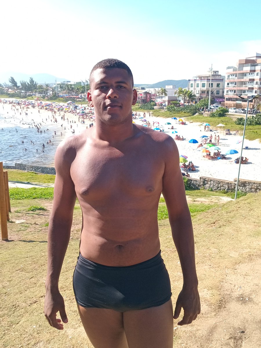 gonc4lves's tweet photo. Praia e sol... https://t.co/1TDerZGf28