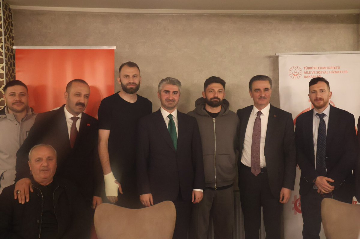 ztarikdaroglu's tweet photo. 📍Erzurum

Aziz şehitlerimizin kıymetli yakınları, Erzurum Valimiz Sayın @aydinbarus22, kıymetli milletvekillerimiz Sayın @avfatmaoncu ve Sayın @ozmehmetemin, Erzurum Büyükşehir Belediye Başkanımız Sayın @mehmetsekmen, MHP Erzurum İl Başkanı Sayın @ademyurdagul, Erzurum’umuzda Şehit Yakınları ve Gazilerimize yönelik çalışmalar yürüten sivil toplum kuruluşlarının kıymetli temsilcileri ile iftar sofrasında bir araya geldik.

Aziz şehitlerimizin emanetleri ve kahraman gazilerimizin daima yanında olmaya kararlılıkla devam edeceğiz.